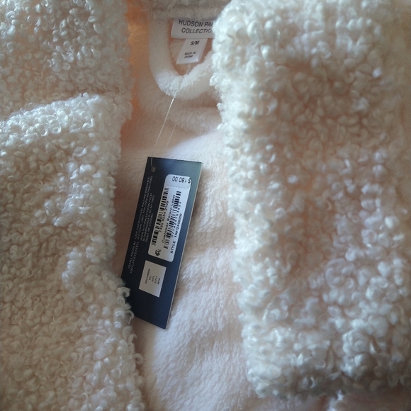 Hudson Park CollectionFaux Sherpa Robe. 100% Exclusively Bloomingdales in Natur - Picture 3 of 7